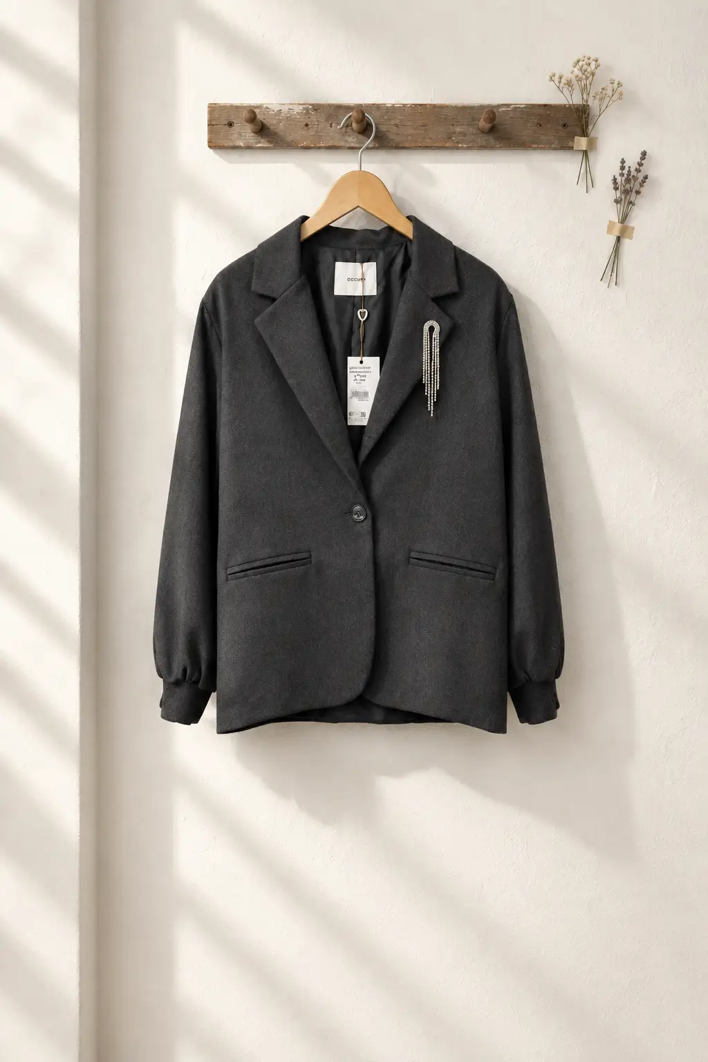 Blazer oversize negra con detalles en la solapa