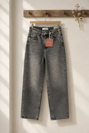 Jeans rectos grises con efecto desgastado
